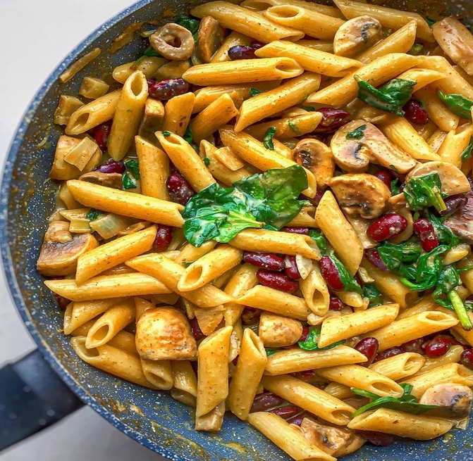 Creamy Curry Pasta with Mushrooms, Spinach and Red Kidney Beans