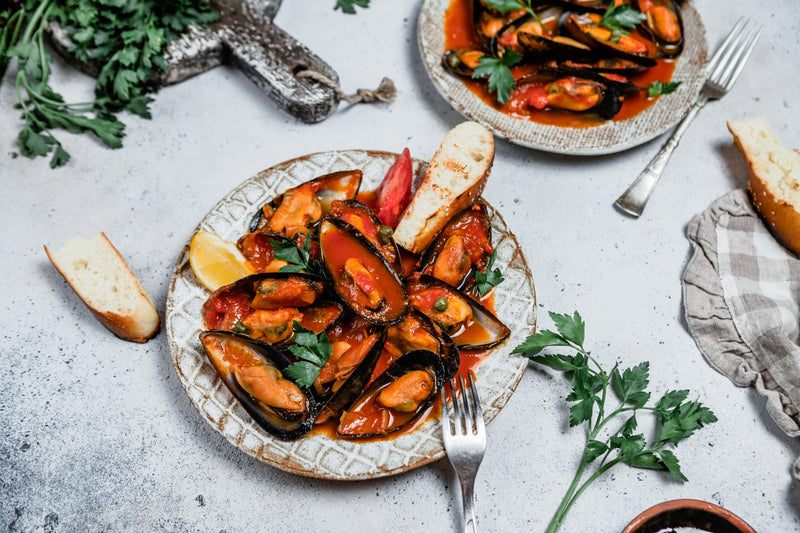 Steamed Mussels in Italian Tomato Sauce with Garlic Baguette