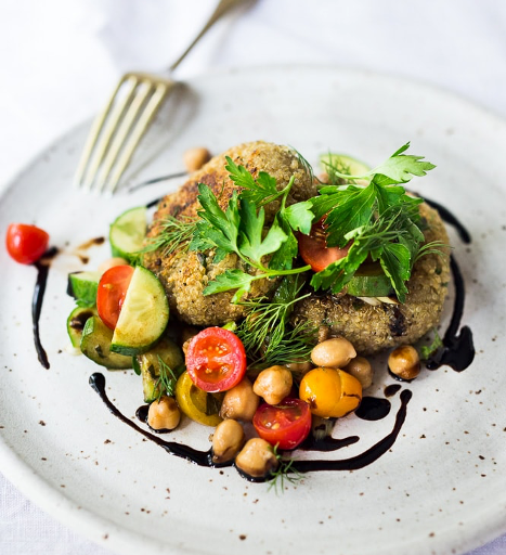 ¬¬¬CRISPY VEGAN QUINOA CAKES WITH TOMATO-CHICKPEA RELISH