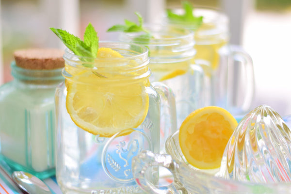 Slice lemons in glass jar mugs